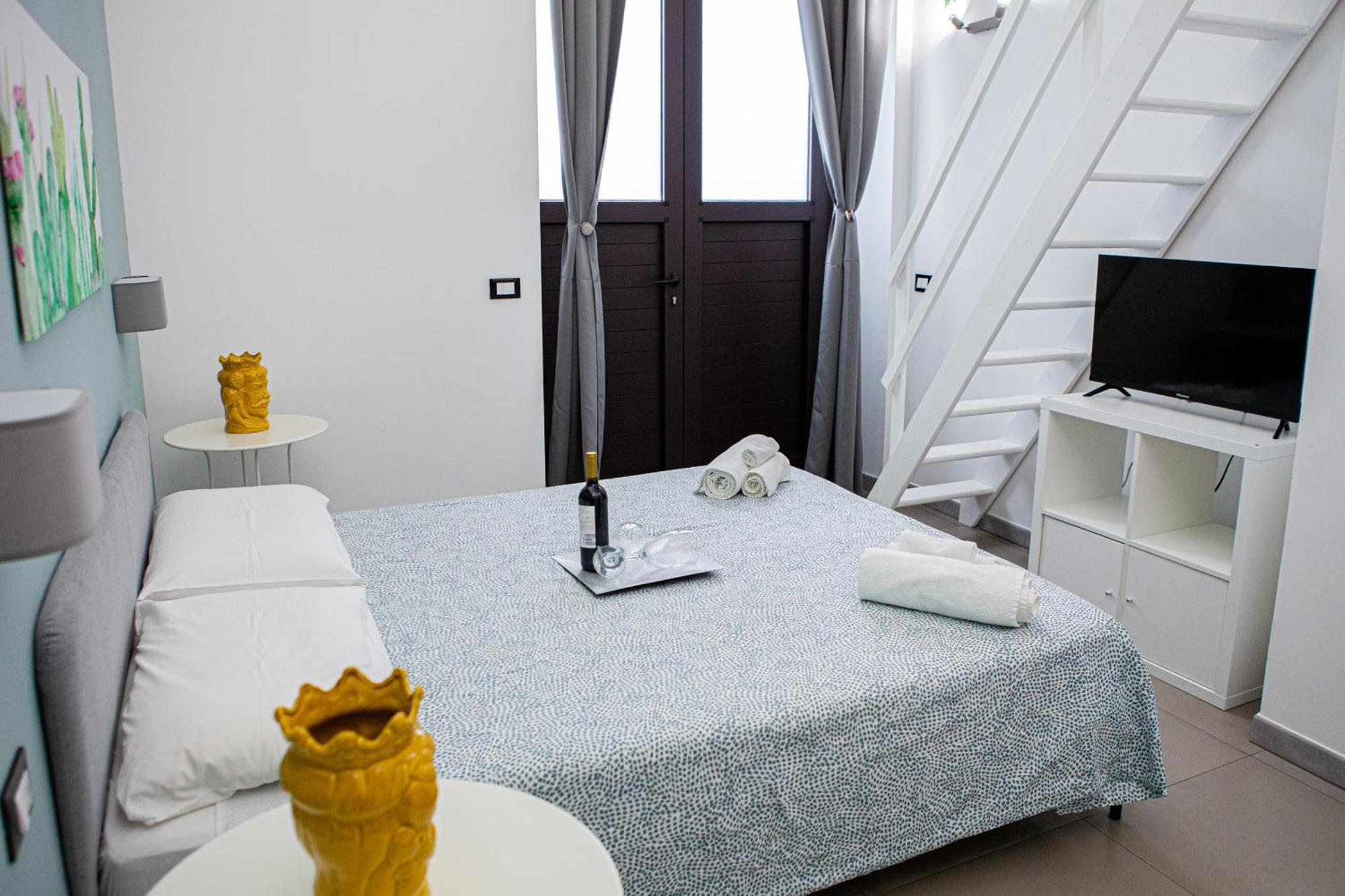 Ruggero Settimo - Holiday Houses Катанія Екстер'єр фото